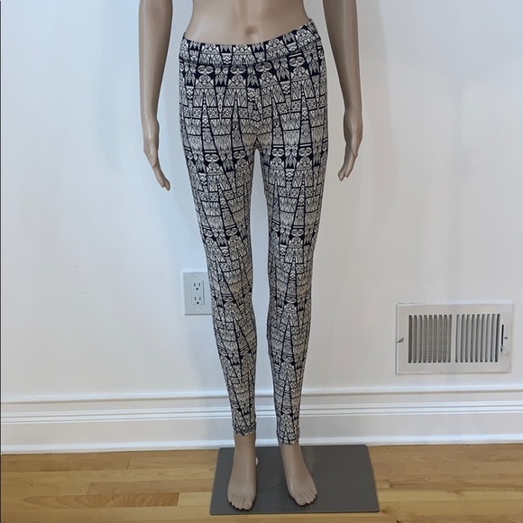 New Victoria’s Secret Pink Aztec Print Pants XS - Picture 2 of 12